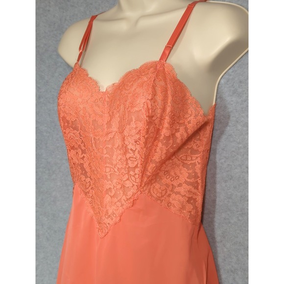 Vintage Vanity Fair Full Slip SZ 32 1950s Coral Lace Tricot Nylon Made USA - Picture 2 of 12